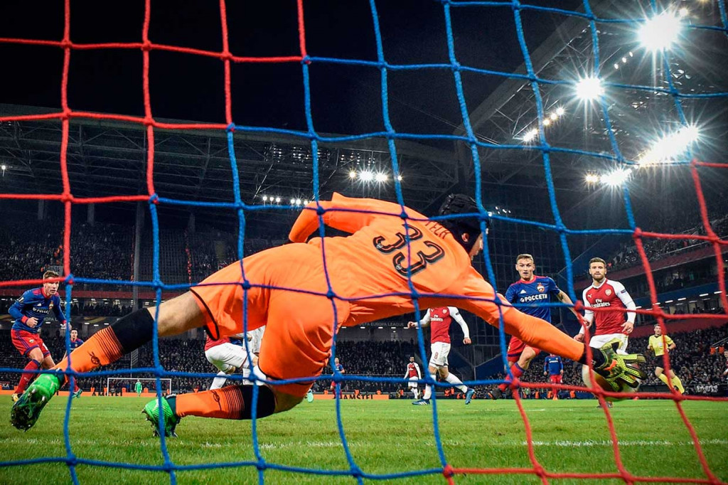 Arsenal yang mengantongi keunggulan 4-1 dari leg pertama justru kemasukan terlebih dahulu lewat gol Fedor Chalov pada menit ke-39. 