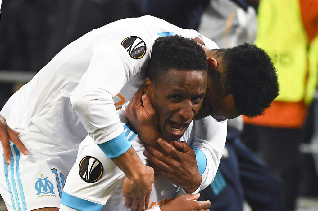 Tiga menit kemudian, Bouna Sarr mencetak gol untuk membalikkan situasi menjadi 2-1.