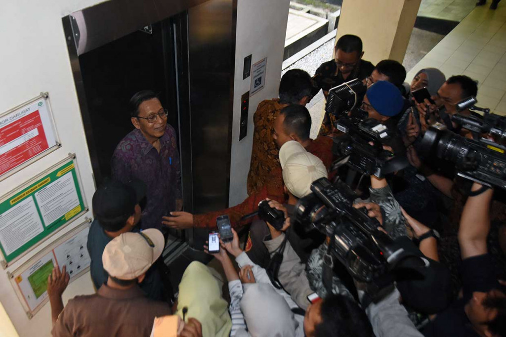 Soal Century, Boediono Serahkan ke Penegak Hukum