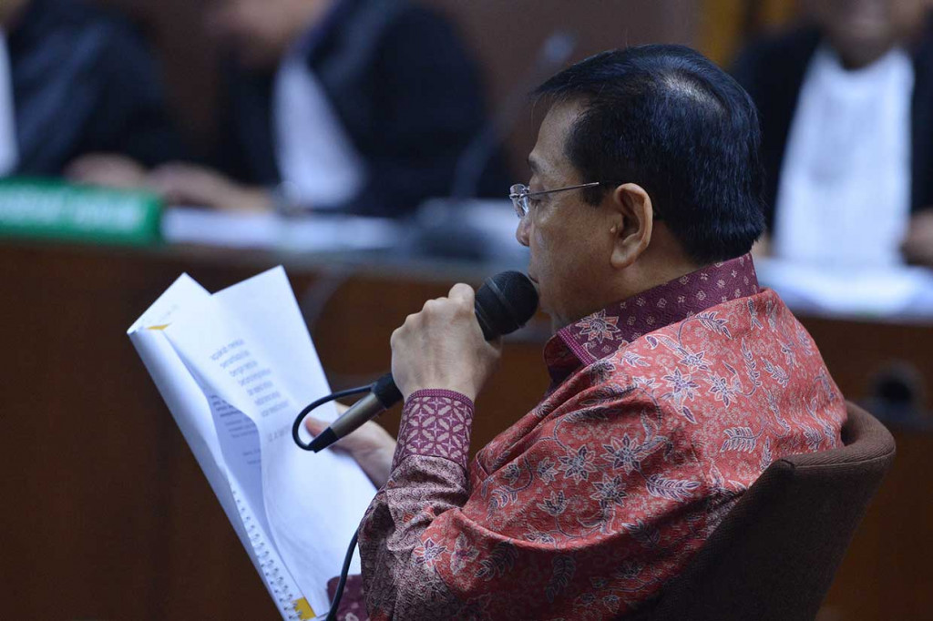 Sambil Menangis, Novanto Minta Maaf ke Keluarga