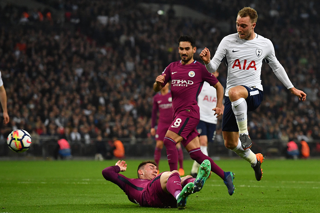 Pada menit ke-42, Tottenham memperkecil ketertinggalan melalui gol Christian Eriksen. Pemain berkebangsaan Denmark tersebut menjebol gawang tim tamu guna membangkitkan semangat timnya meraih poin di laga kandang ini. AFP/BEN STANSALL