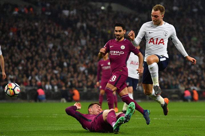 Pada menit ke-42, Tottenham memperkecil ketertinggalan melalui gol Christian Eriksen. Pemain berkebangsaan Denmark tersebut menjebol gawang tim tamu guna membangkitkan semangat timnya meraih poin di laga kandang ini. AFP/BEN STANSALL