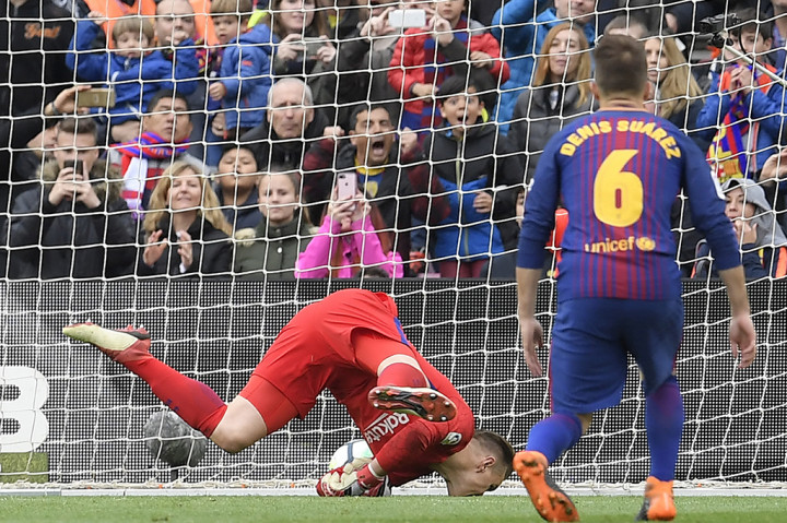 Eksekusi Parejo kemudian membawa Valencia menipiskan ketertinggalan meski bola sempat nyaris ditangkap oleh Ter Stegen.