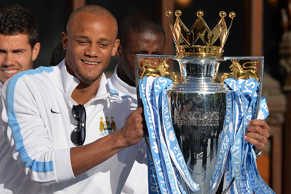 Dengan begitu, Vincent Kompany dkk berhak menjadi juara dan meraih trofi kelima Liga Inggris sepanjang sejarah klub. AFP/PAUL ELLIS