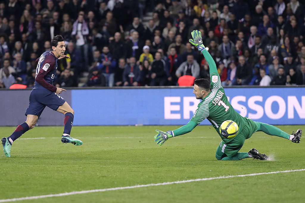 Di menit ke-20 PSG berhasil memperbesar keunggulan menjadi 3-0 lewat Angel Di Maria. Sementara itu, Giovani mencetak gol keduannya di menit ke-28 untuk membawa Les Parisiens unggul 4-0. AFP/THOMAS SAMSON 