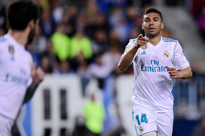Pada interval kedua, Los Blancos masih menguasai jalannya pertandingan. El Real mampu menggandakan keunggulan pada menit ke-63 lewat aksi Casemiro. AFP/JAVIER SORIANO