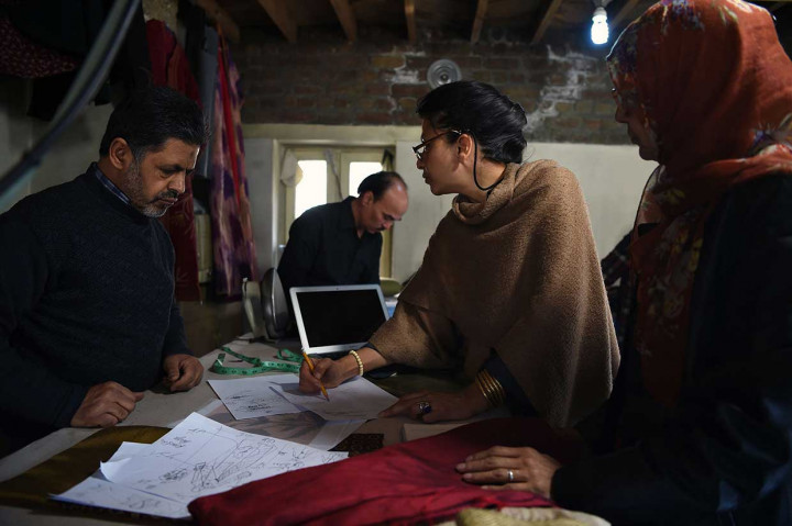 Sejak didirikan, Zarif telah melatih lebih dari 85 wanita. Untuk bertahan hidup, Zarif mengandalkan koneksi di Paris. Perusahaan ini didukung merek fesyen Prancis Agnes B, bersama dengan para pelanggan setia di New York. Sutra tenunan dari kota barat Herat pernah digunakan produsen Afghanistan. Sekarang diekspor ke Iran. 