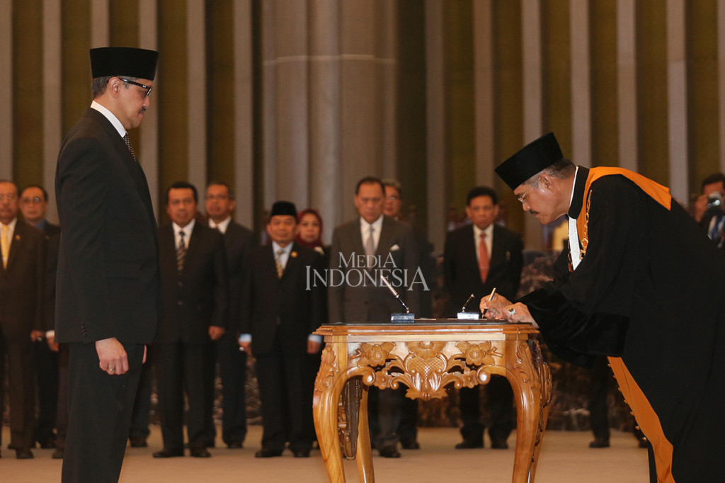 Dilantiknya Dody Budi Waluyo maka dia secara resmi menggantikan posisi Perry Warjiyo yang habis masa jabatan dan akan melanjutkan jabatan barunya sebagai Gubernur Bank Indonesia dengan dilantik pada Mei mendatang.
