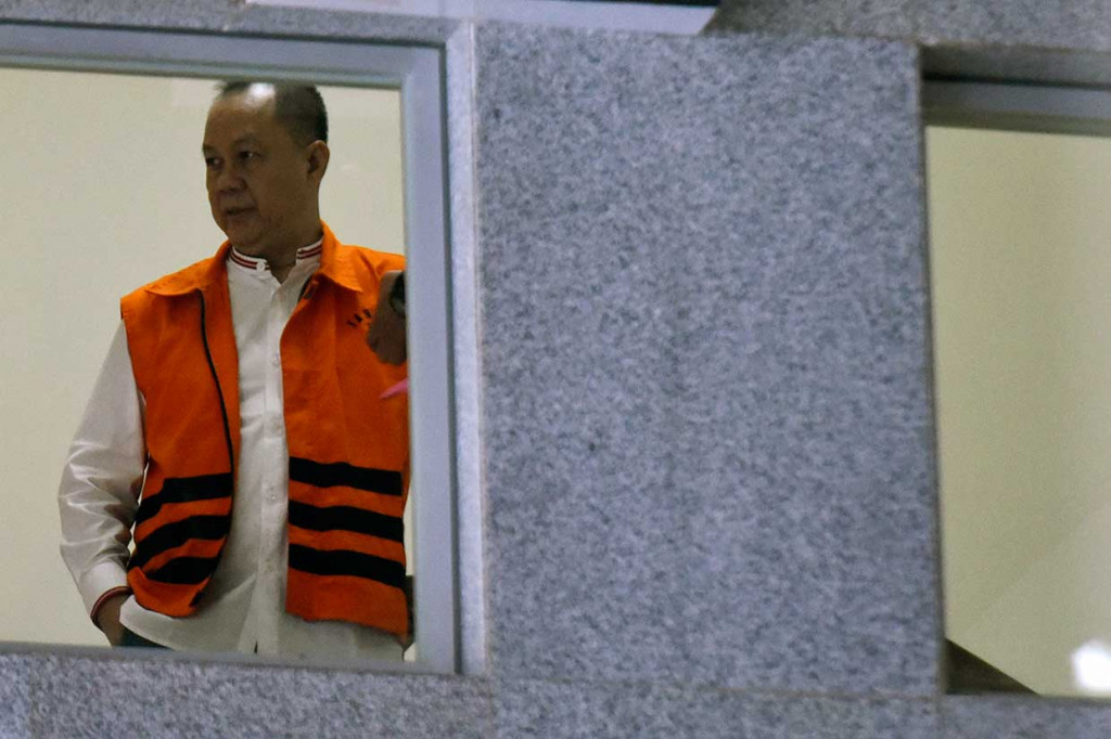 Syafruddin menjadi tersangka terkait dengan pemberian Surat Keterangan Lunas (SKL) kepada pemegang saham pengendali Bank Dagang Negara Indonesia (BDNI) Sjamsul Nursalim pada 2004 sehubungan dengan pemenuhan kewajiban penyerahan aset oleh obligor BLBI kepada BPPN.