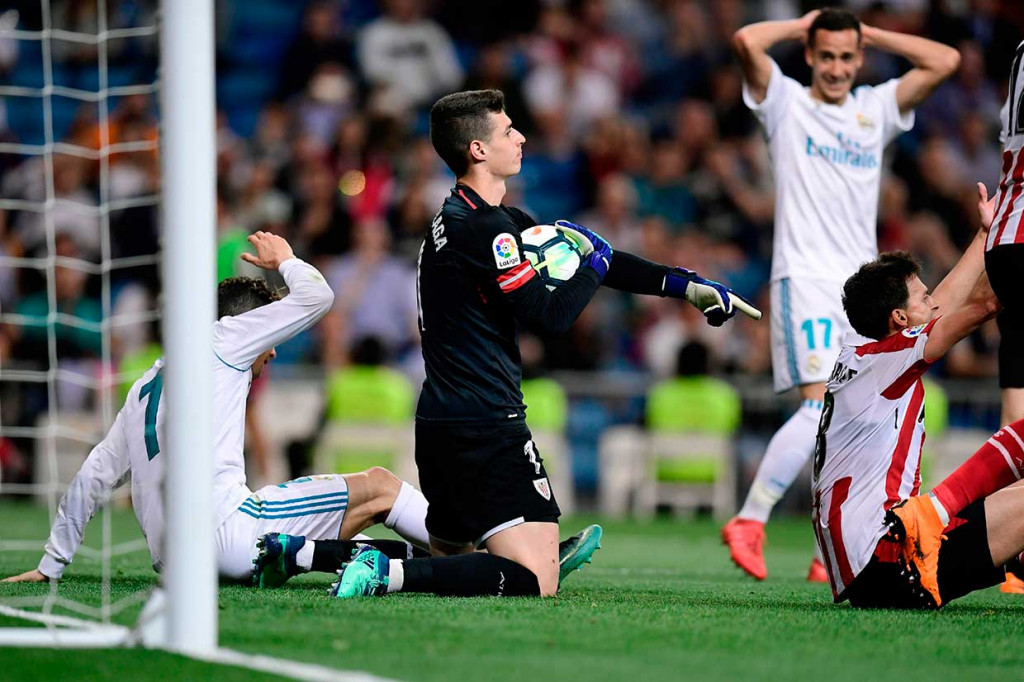 Para pemain Madrid dibuat frustrasi akibat kegemilangan Revuelta.