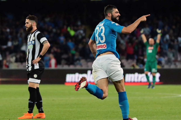 Sembilan menit kemudian, Napoli kembali berhasil menyamakan kedudukan lewat Raul Albiol.