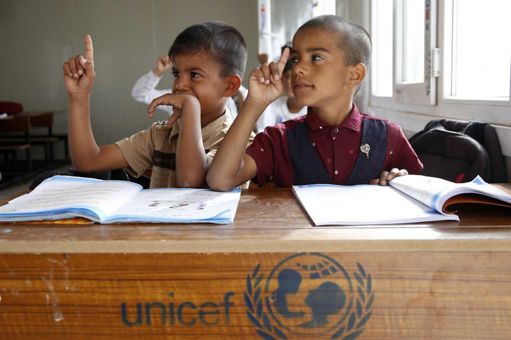 Sekolah itu dibuka kembali dengan bantuan dana badan PBB UNICEF sesudah gerakan dimulai pegiat warga di Facebook berjuluk Saya Manusia. Sekolah itu terdiri atas sekelompok karavan, yang disediakan UNICEF di pinggiran Al-Zuhoor.