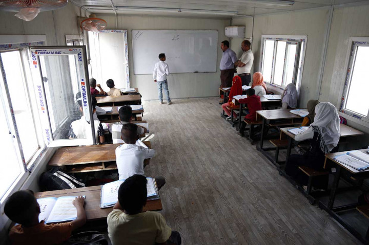 Sekolah itu memiliki 27 anak-anak berusia enam hingga 10 tahun dan seorang kepala sekolah serta dua guru.