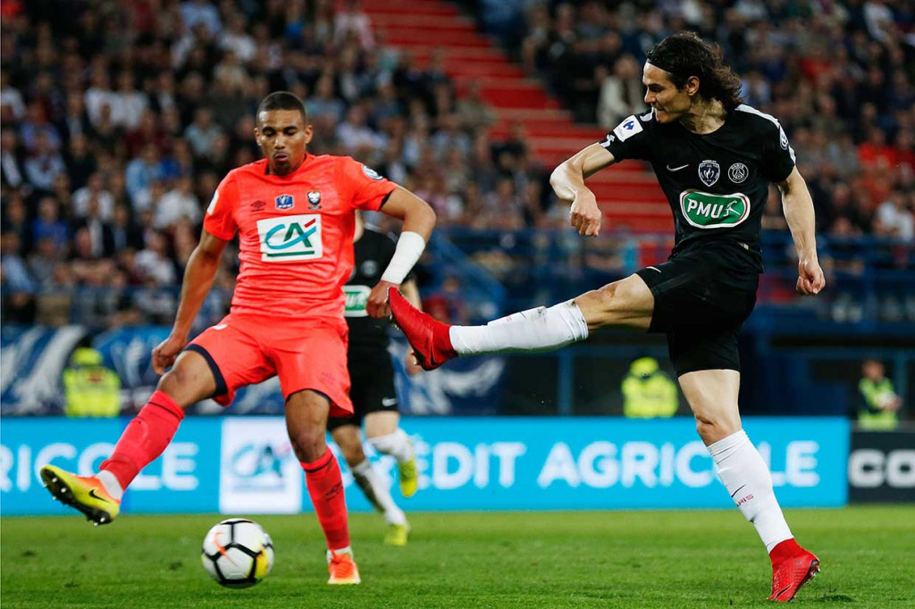 Bermain di markas Caen, Stadion Michel-d'Ornano, Paris Saint Germain  langsung mengambil inisiatif serangan terlebih dahulu. Menit kedua tim tamu berpeluang membuka keunggulan, namun bola sepakan Edinson Cavani masih mampu dikuasai kiper lawan.