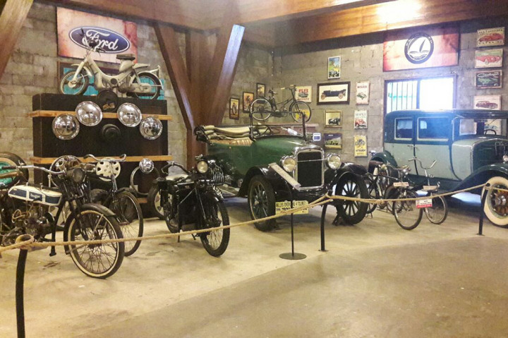 Anda bisa melihat mobil-mobil klasik hingga miniatur kapal-kapal dagang. 