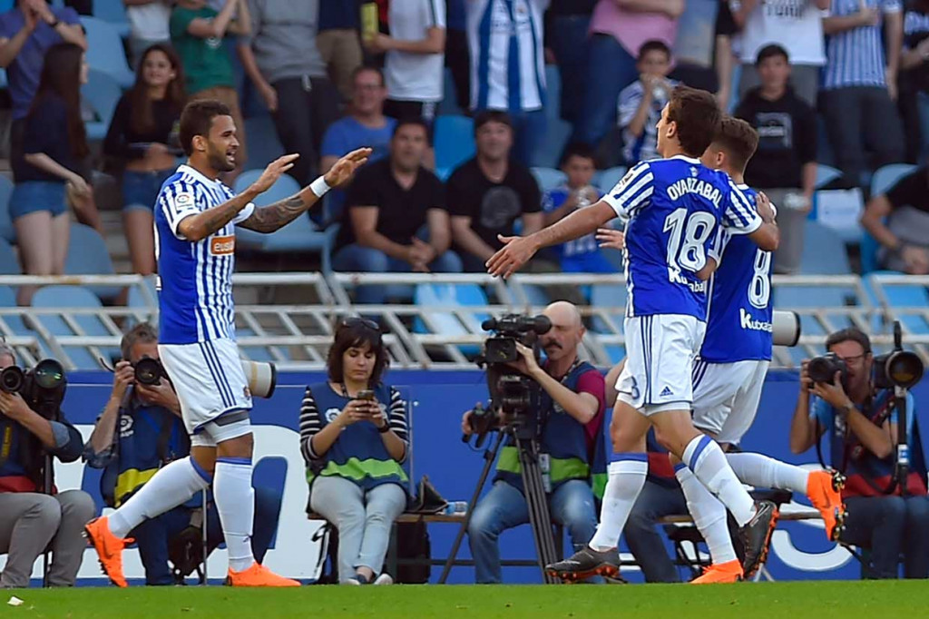 Tim peringkat kedua Atletico menjadi bulan-bulanan bagi Sociedad sejak awal sampai akhir, dan kebobolan pada menit ke-27 melalui sepakan penyerang Willian Jose, setelah mendapat umpan tarik dari mantan pemain sayap Manchester United Adnan Januzaj.