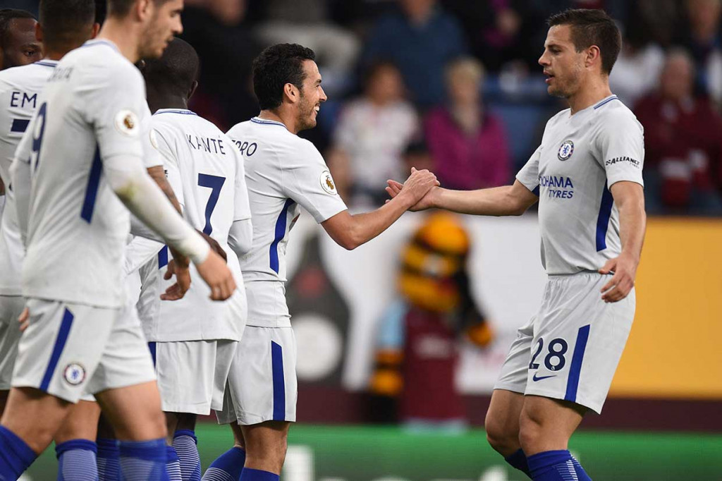 Chelsea membuka keunggulan pada menit ke-20 melalui gol bunuh diri Kevin Long, setelah para pemain Burnley berusaha menyapu umpan silang Victor Moses yang berakhir dengan bola masuk ke gawang mereka sendiri.