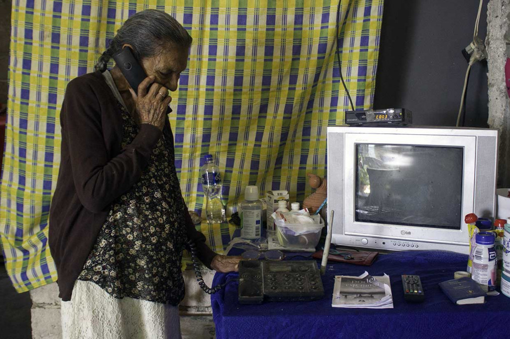 Palacios tumbuh dalam kemiskinan di sebuah desa dan menghabiskan masa kecilnya membantu orang tua bertani jagung dan kacang-kacangan, serta mengabaikan bangku sekolah.