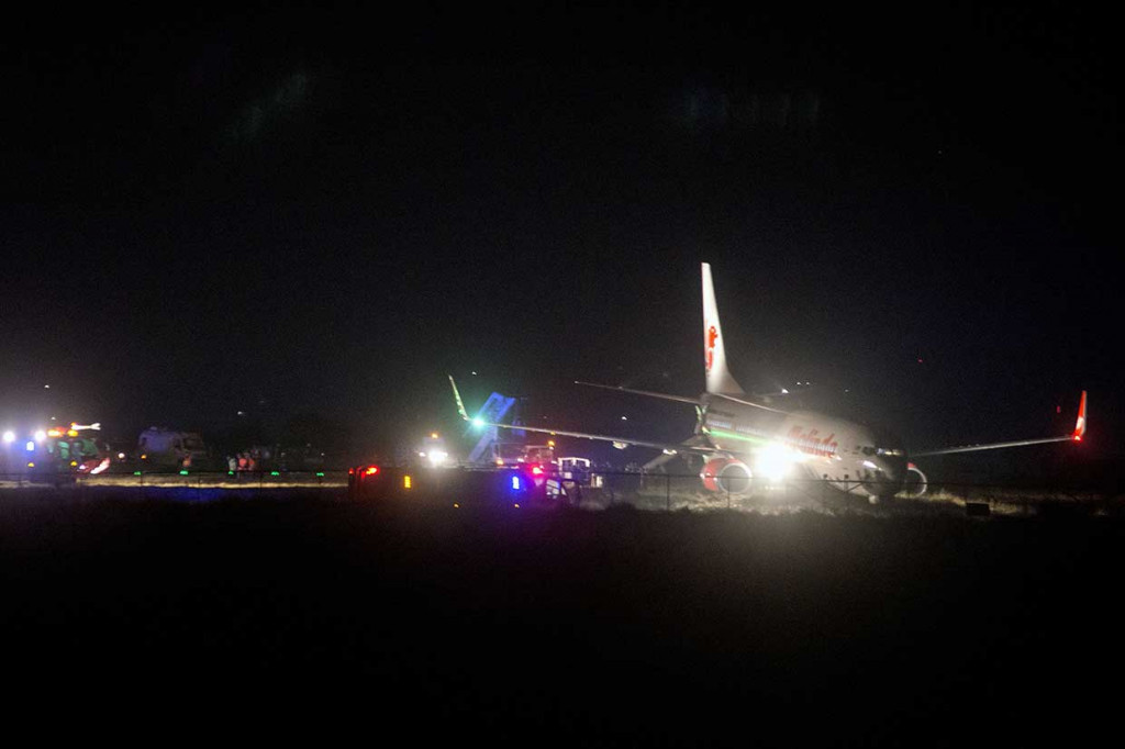 Pesawat Boeing 737 milik maskapai penerbangan Malaysia, Malindo Airlines dengan 139 orang di dalamnya tergelincir saat akan lepas landas dari Bandara Internasional Tribhuvan, Kathmandu, Kamis, 19 April 2018 malam.