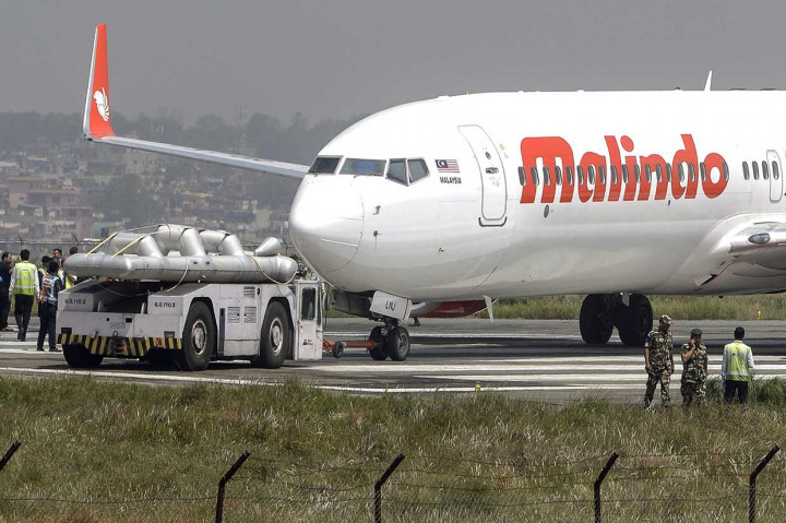 Insiden terjadi saat pesawat akan lepas landas menuju Kuala Lumpur dan pilot menemukan adanya masalah sehingga membatalkan take-off. Pesawat tersebut kemudian tergelincir dari landasan pacu dan terhenti di atas lumpur berjarak sekitar 30 meter dari landasan.