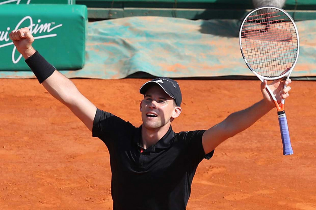 Thiem, dua kali semifinalis Prancis Terbuka, bangkit setelah kalah pada set pembukaan melalui tiebreak untuk menang 6-7(2), 6-2, 6-3.