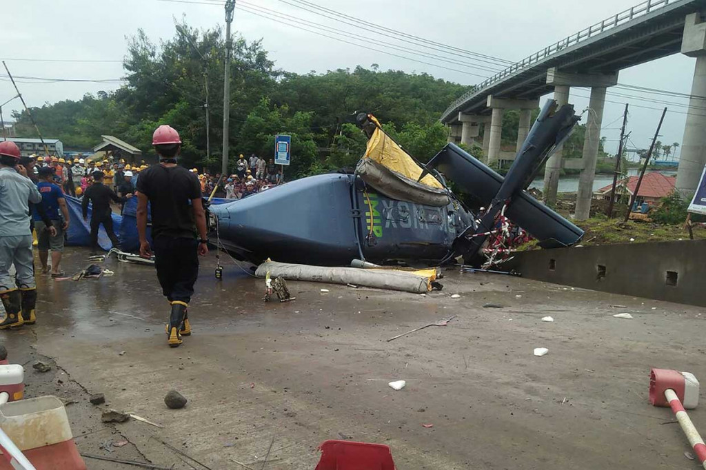 Helikopter milik PT Indonesia Morowali Industrial Prak (IMIP) jatuh setelah sekitar 10 menit lepas landas di depan pos 2 PT IMIP (kawasan) Desa Fatufia, Kecamatan Bahodopi, Morowali.