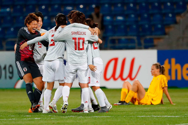 Australia menyiakan banyak peluang emas dalam pertandingan final itu, termasuk kegagalan pemain tengah Elise Kellond-Knight mengeksekusi penalti pada menit ke-14.