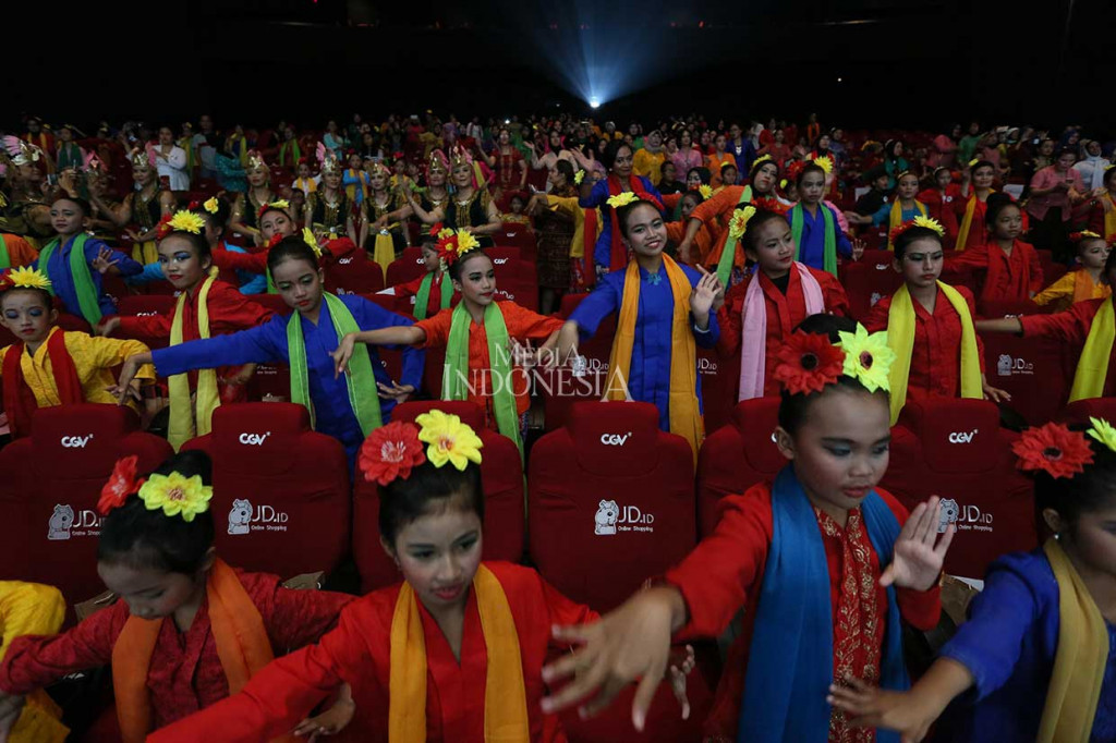 Serta peran R.A Kartini sebagai perempuan bangsa tidak tenggelam dengan kehadiran perempuan yang hedonis. 