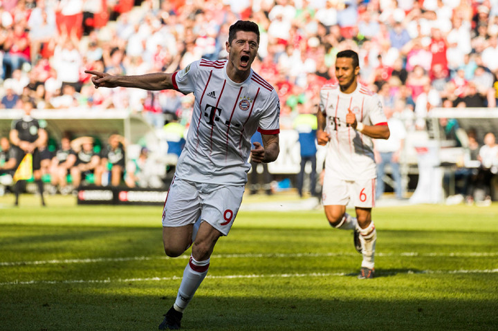 Lewandowskimemperbesar keunggulan tim tamu menjadi 2-0 pada menit 73, melalui tandukan hasil umpan silang Sebastian Rudy.