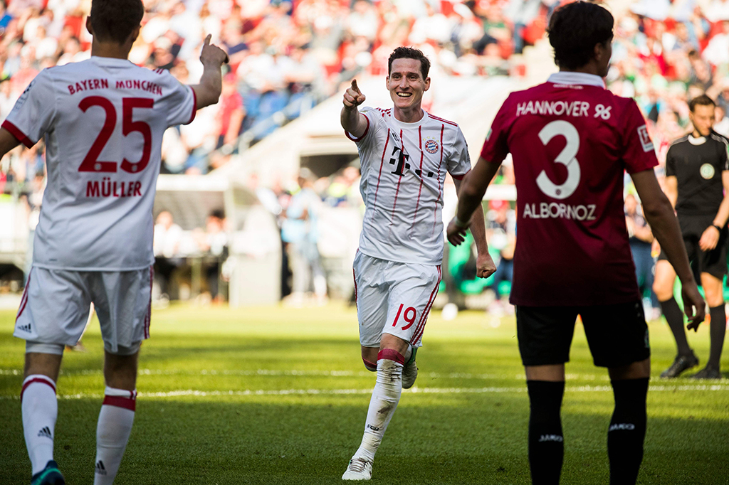 Sebastian Rudy melengkapinya di menit 90, yang jadi gol perdananya untuk Die Bavarian. 
