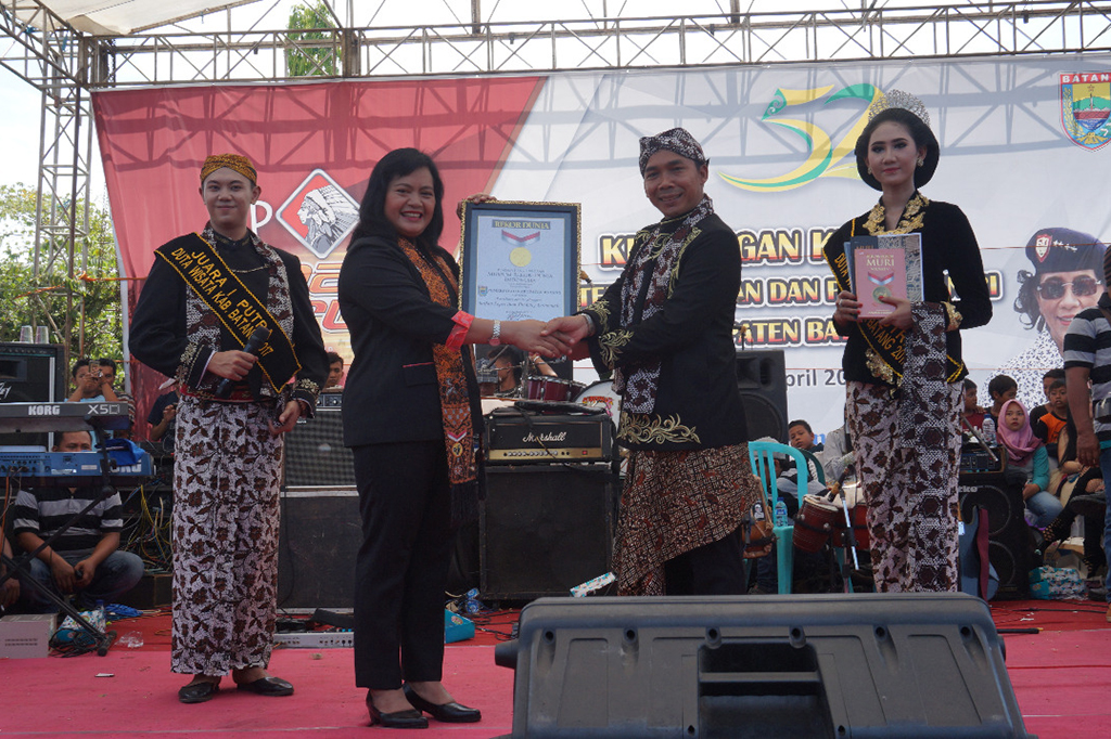 Bupati Batang, Wihaji, menyampaikan rasa bangganya kepada warga Batang, karena Kabupaten Batang berhasil memperoleh penghargaan dengan menyajikan pepes ikan pindang terbanyak. Menurutnya, penghargaan ini juga sebagai wujud pembuktian kepada dunia luar, bahwa hasil ikan di perairan Batang sangat melimpah ruah.
