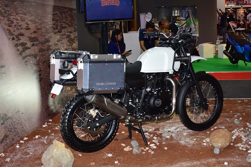 Motor ini dilengkapi ruang penyimpanan dan tangki bahan bakar besar.