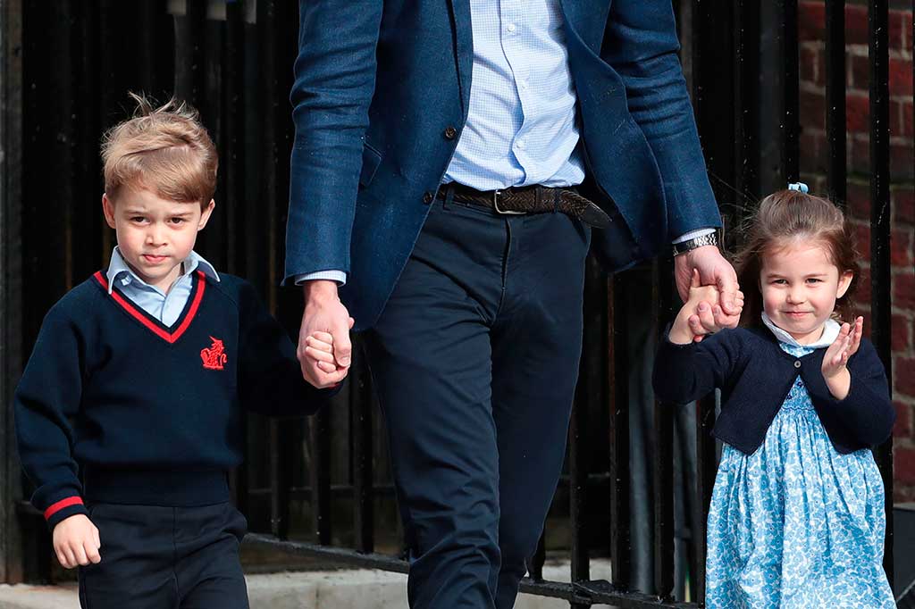 Sebelumnya, Pangeran William membawa anak-anaknya, George dan Charlotte, untuk menjenguk putra ketiganya beberapa jam setelah kelahirannya di Rumah Sakit St Mary's. Kedua anak tersebut juga dilahirkan di RS yang sama.