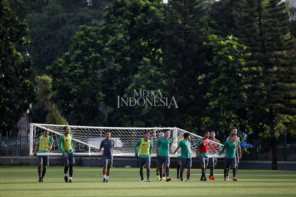 Timnas U-23 Indonesia telah memulai pemusatan latihan (training camp) di Lapangan A, Komplek Gelora Bung Karno, Senayan, Jakarta Pusat.
