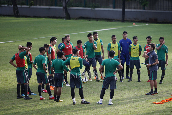 Memasuki hari kedua, empat dari 24 pemain yang dipanggil Luis Milla, masih absen. 