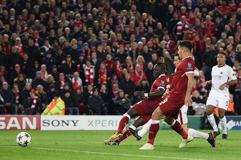 The Red unggul 3-0 pada menit ke-56 lewat Sadio Mane menyelesaikan umpan matang dari Salah.