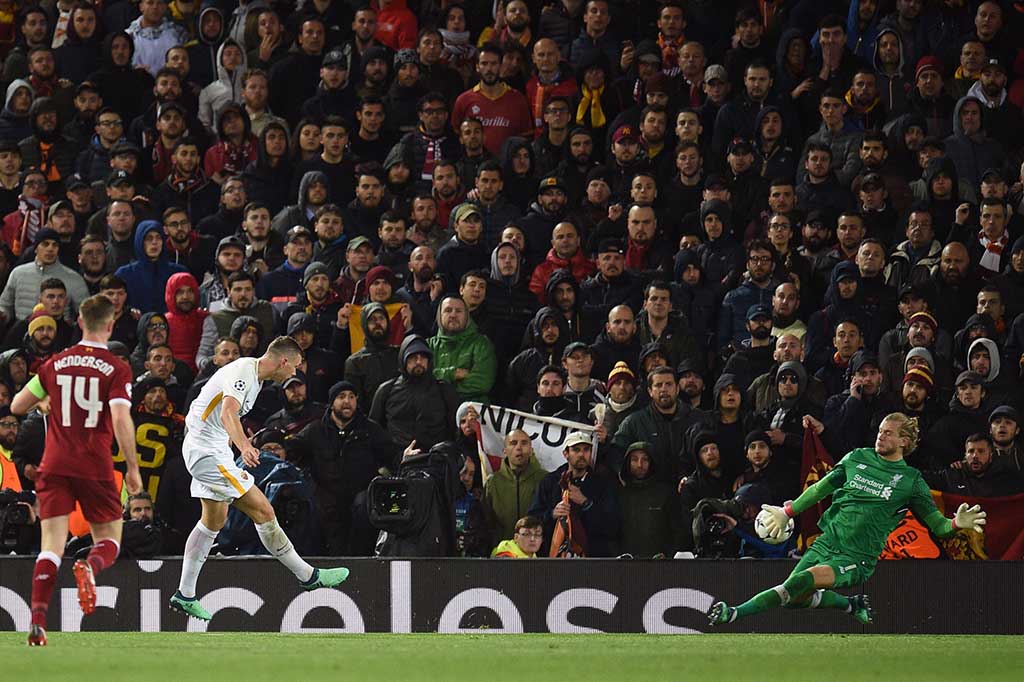 Edin Dzeko kemudian berhasil memperkecil ketertinggalan tim tamu pada menit ke-81.