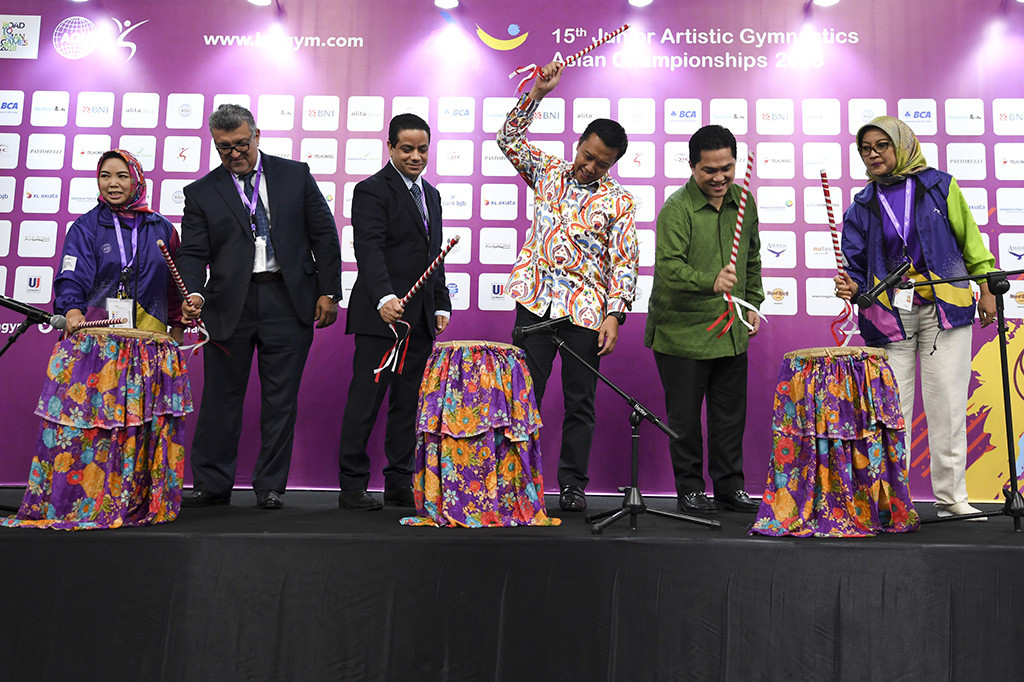 Pembukaan ditandai dengan pemukulan beduk secara bersama-sama oleh Menpora Imam Nahrawi, Ketua KOI Erick Thohir, Ketum Persani Ilya Avianti, Sekjen Asian Gymnastic Union (AGU) Mohamad Saed, dan Manajer Teknik AGU Anis Saoud.