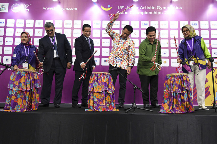 Pembukaan ditandai dengan pemukulan beduk secara bersama-sama oleh Menpora Imam Nahrawi, Ketua KOI Erick Thohir, Ketum Persani Ilya Avianti, Sekjen Asian Gymnastic Union (AGU) Mohamad Saed, dan Manajer Teknik AGU Anis Saoud.