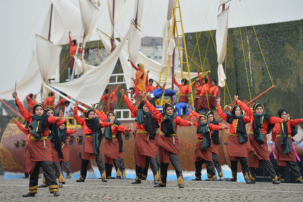 Acara ini dimeriahkan dengan berbagai atraksi seperti musik, drama kolosal Malahayati dan Kartini berkuda, motor gede, dan terjun payung.