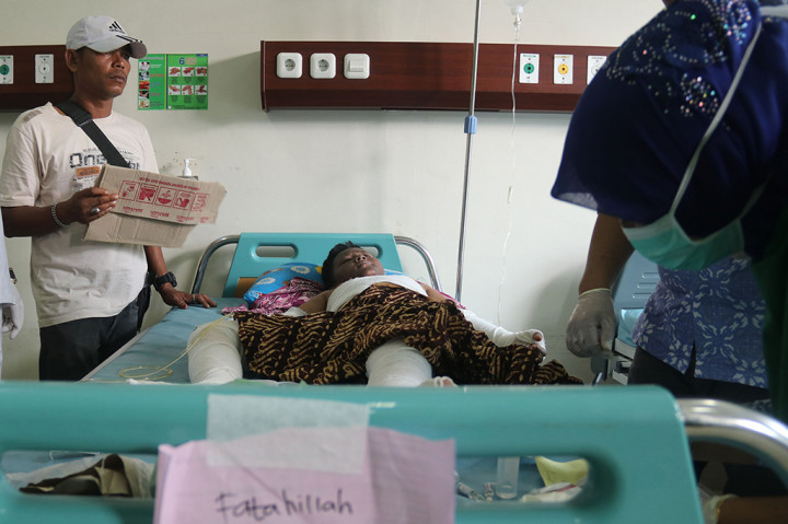 Korban jiwa akibat kebakaran kilang minyak tradisional di Desa Pasir Putih, Kecamatan Ranto Peureulak, Aceh Timur Rabu, 24 April 2018 menjadi 18 orang. Korban tewas mengalami luka parah. ANTARA/Maulana