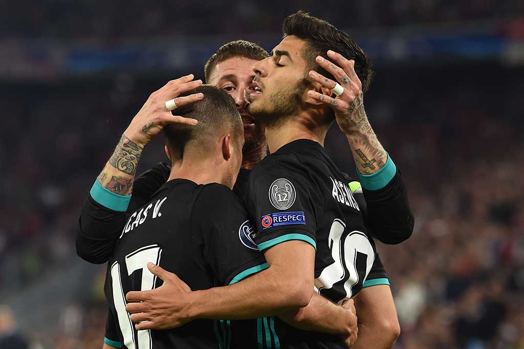 Serangan balik sempurna membuat pemain pengganti Real Marco Asensio dapat menaklukkan Sven Ulreich pada menit ke-57. Skor berubah menjadi 1-2 untuk Madrid. AFP/Christof Stache