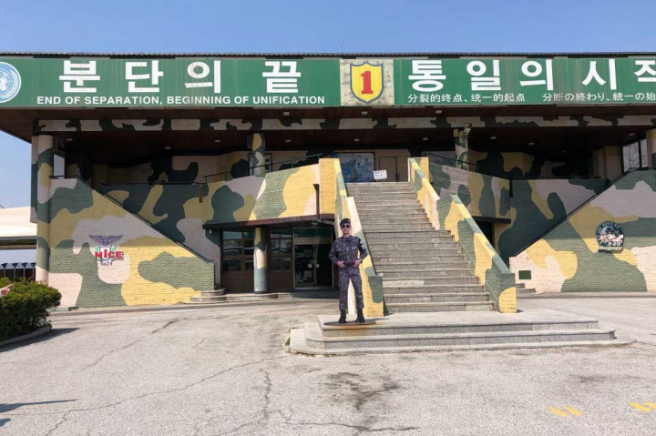 Titik ketiga adalah berkunjung ke terowongan yang dibangun oleh tentara Korut. Konon terowongan ini disiapkan untuk menyerang Korsel melalui jalur bawah tanah. Meski ada 4 terowongan yang sudah berhasil ditemukan oleh Korsel, yang diperbolehkan untuk ditunjukkan ke turis adalah yang nomor tiga. Terowongan ini dibangun sepanjang 1,6 km dengan kedalaman sekitar 70 meter di bawah tanah. 
Di sini turis harus berjalan turun dengan kemiringan hampir 45 derajat, hingga mencapai titik terjauh. Di dalam terowongan disediakan masker-masker oksigen jika terjadi keadaan darurat. Namun sayangnya turis dilarang mengambil gambar di tempat tersebut.