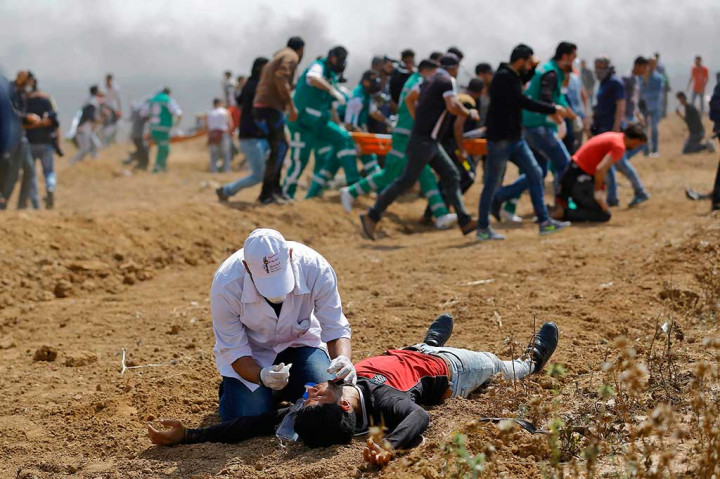 Korban berjatuhan di pihak pengunjuk rasa. Sedikitnya 3 orang tewas terkena tembakan tentara israel, sementara ratusan lainnya mengalami luka-luka.