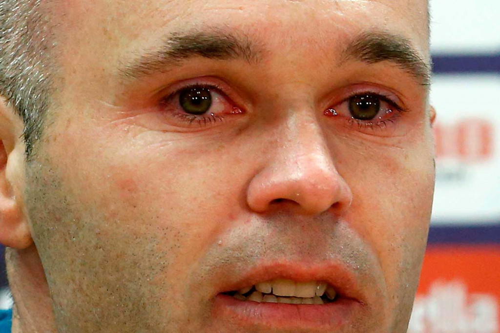 Andres Iniesta menggelar konferensi pers untuk mengumumkan masa depannya di Barcelona, di pusat latihan Joan Gamper Sports Center, Jumat, 27 April 2018 waktu setempat.