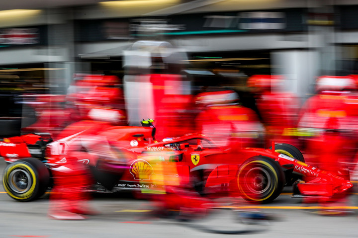 Di posisi kedua ditempati Kimi Raikkonen yang mendapat keuntungan karena Bottas yang mengalami gangguan teknis karena ban mobilnya pecah. AFP/KIRILL KUDRYAVTSEV