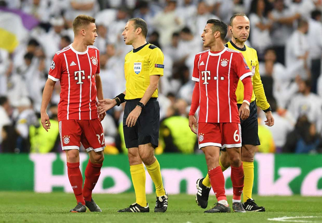 Di akhir babak pertama Bayern dibuat geram setelah gagal mendapatkan hadiah penalti saat tembakan Kimmich mengenai lengan Marcelo. AFP/Christof Stache