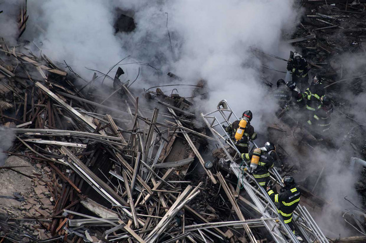 Kebakaran terjadi sekitar 01.20 waktu setempat, dan menyebar dengan cepat, mengubah bangunan menjadi neraka.