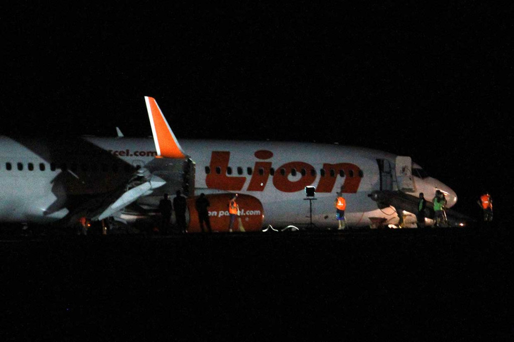 Sebelumnya, pada Minggu, 29 April 2018, pesawat Lion Air yang membawa 174 penumpang dan tujuh kru tergelincir di bahu landasan pacu Bandara Djalaludin. Bandara sempat ditutup selama 16 jam dan diperpanjang menjadi dua hari karena masih menunggu pemeriksaan dan evakuasi pesawat.