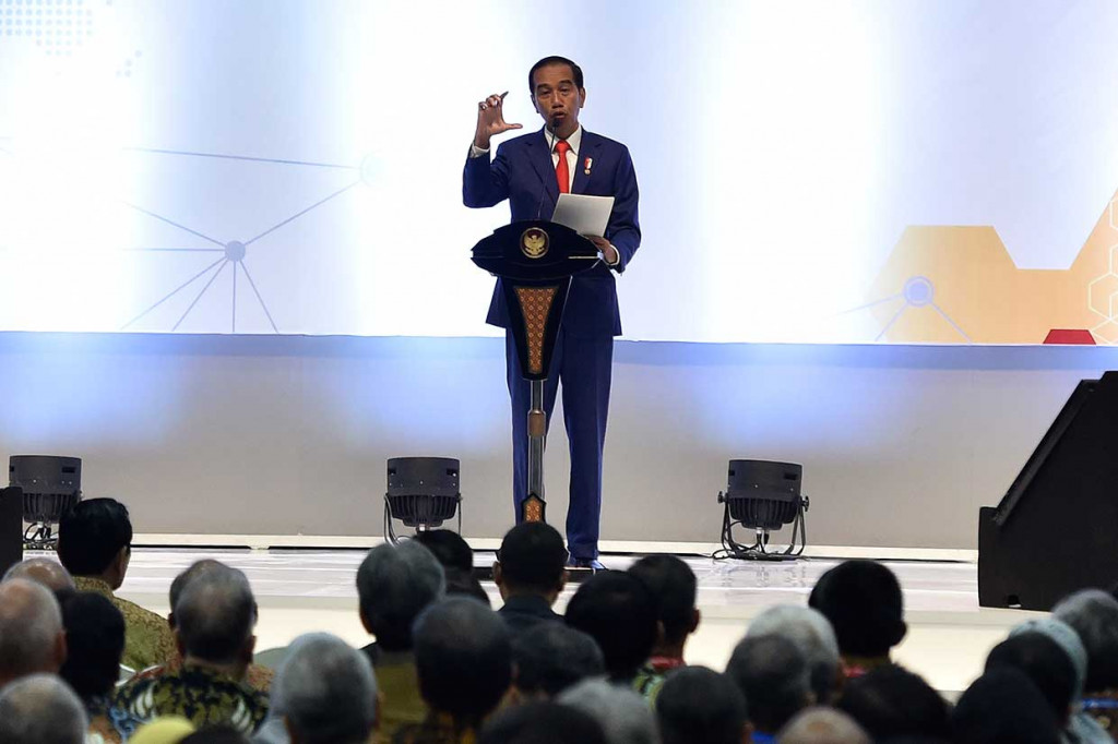 Presiden menyatakan bahwa upaya pemerintah dalam menarik investor sektor migas diantaranya dengan memangkas perizinan dan siap menampung secara langsung masukan dari pelaku industri terkait hal tersebut. 